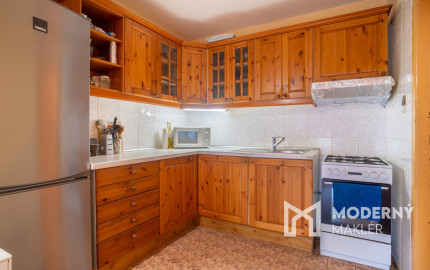 Na predaj priestranný 3-izbový byt s loggiou v centre Stupavy