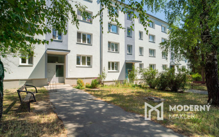 Na predaj priestranný 3-izbový byt s loggiou v centre Stupavy