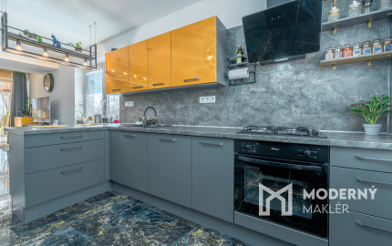 Na predaj rodinný dom s bazénom v obci Macov