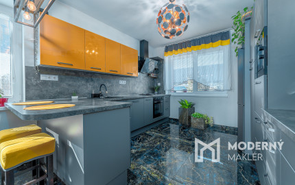 Na predaj rodinný dom s bazénom v obci Macov