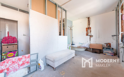 Na predaj rodinný dom s bazénom v obci Macov