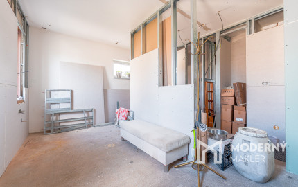 Na predaj rodinný dom s bazénom v obci Macov