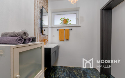 Na predaj rodinný dom s bazénom v obci Macov