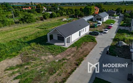 Na predaj moderný 4-izbový rodinný dom v Šoporni