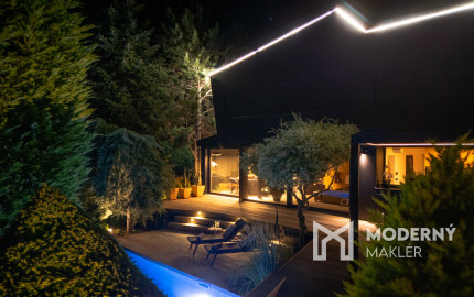 Na predaj vila s okrasnou záhradou a bazénom v Pezinku