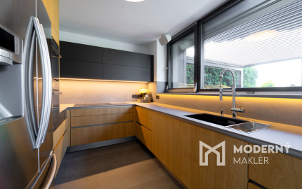 Na predaj vila s okrasnou záhradou a bazénom v Pezinku