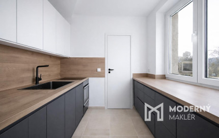 Na predaj veľkometrážny 3-izbový byt v Zákamennom