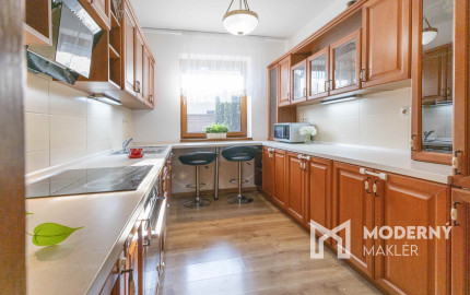 Na prenájom rodinný dom s garážou a terasou v centre Šamorína