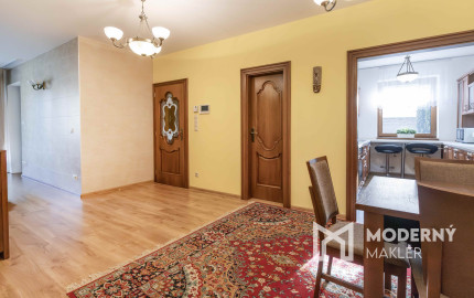 Na prenájom rodinný dom s garážou a terasou v centre Šamorína