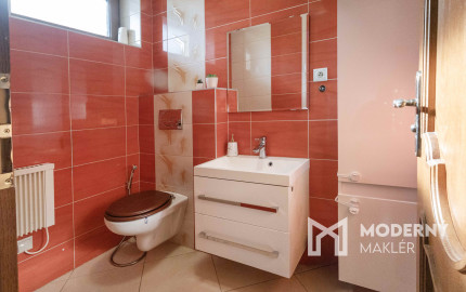 Na prenájom rodinný dom s garážou a terasou v centre Šamorína