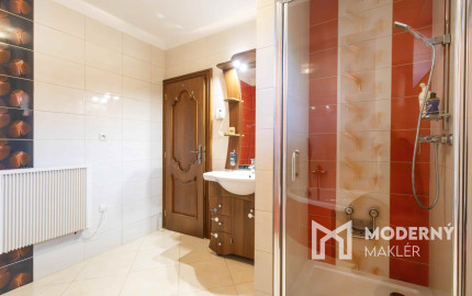 Na prenájom rodinný dom s garážou a terasou v centre Šamorína