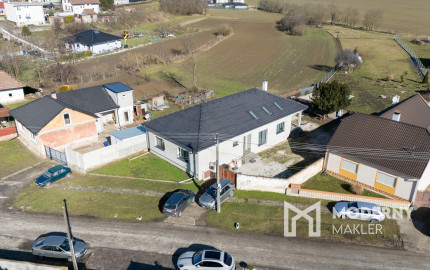 Na predaj moderný 4-izbový rodinný dom s bazénom v Bučanoch