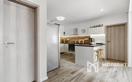 Na predaj moderný 4-izbový rodinný dom s bazénom v Bučanoch