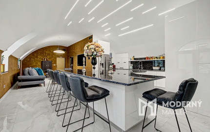 Na predaj polyfunkčný objem s luxusným rezidenčným podkrovím v Bratislave