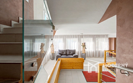 Na predaj polyfunkčný objem s luxusným rezidenčným podkrovím v Bratislave