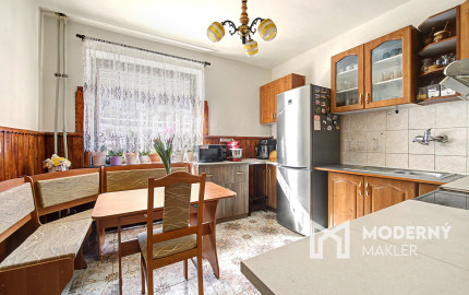 Na predaj rodinný dom s bazénom v obci Makov-Potok