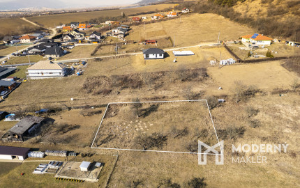 Na predaj veľkorysý pozemok v obci Šarišské Sokolovce