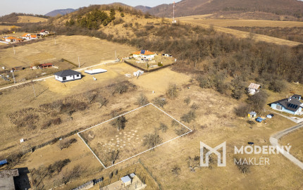 Na predaj veľkorysý pozemok v obci Šarišské Sokolovce