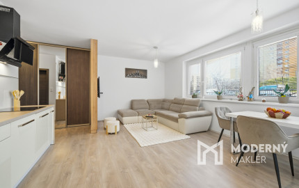 Na predaj priestranný 2-izbový byt s parkovaním v Dúbravke