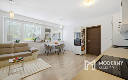 Na predaj priestranný 2-izbový byt s parkovaním v Dúbravke