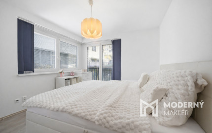 Na predaj priestranný 2-izbový byt s parkovaním v Dúbravke