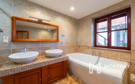 Na predaj impozantný rodinný dom v Ivanovciach