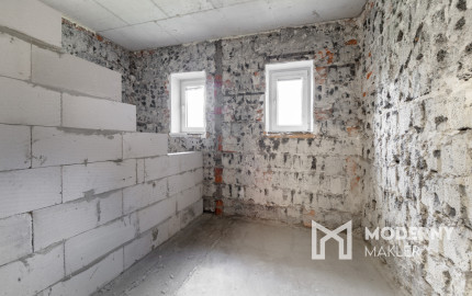 Rozostavaný dom na dokončenie podľa seba s veľkým pozemkom