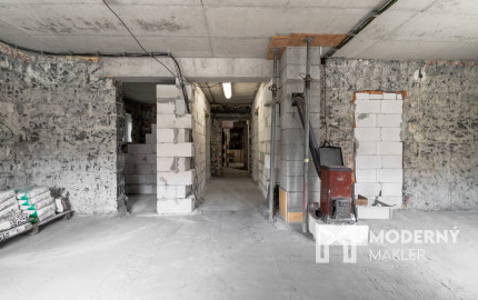 Rozostavaný dom na dokončenie podľa seba s veľkým pozemkom