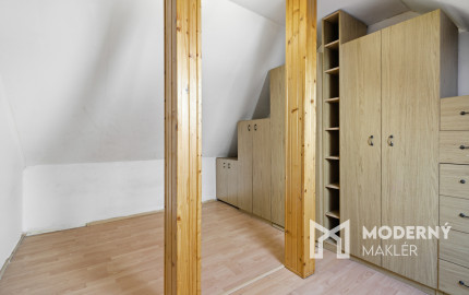 Na predaj 4-izbový mezonetový byt s 2 balkónmi v centre mesta Malacky