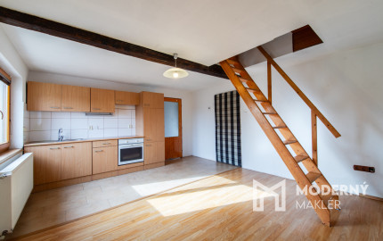 Na predaj priestranný rodinný dom s veľkým pozemkom v Loku pri Leviciach