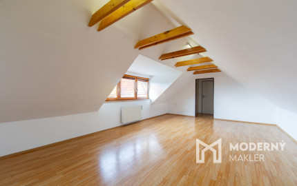 Na predaj priestranný rodinný dom s veľkým pozemkom v Loku pri Leviciach