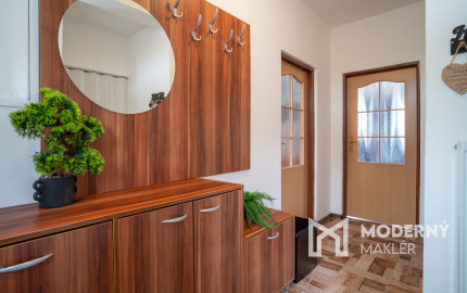 Na predaj zariadený dvojpodlažný rodinný dom kúsok od Serede