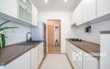 Na prenájom 2-izbový byt s balkónom vo Veľkých Levároch