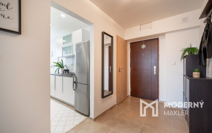 Na prenájom 2-izbový byt s balkónom vo Veľkých Levároch