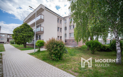 Na prenájom 2-izbový byt s balkónom vo Veľkých Levároch