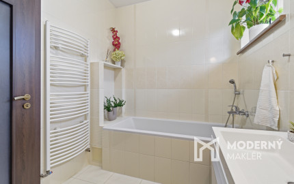 Na predaj rodinný dom s veľkorysým pozemkom v obci Kyselica