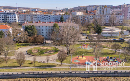 Na predaj kompletne zrekonštruovaný byt s balkónom v Hlohovci
