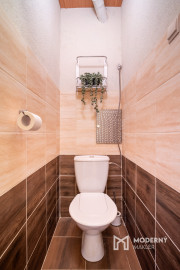 Na predaj zariadený 2-izbový byt s 2 balkónmi a pivnicou v meste Šaštín-Stráže