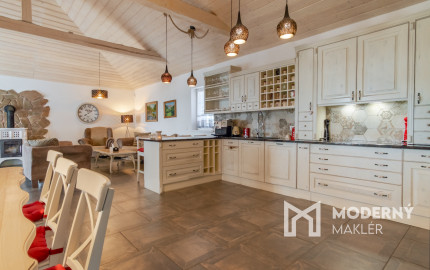 Na predaj exkluzívny rodinný dom s dvoj-garážou v podtatranskej obci Veľký Slavkov