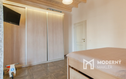 Na predaj exkluzívny rodinný dom s dvoj-garážou v podtatranskej obci Veľký Slavkov