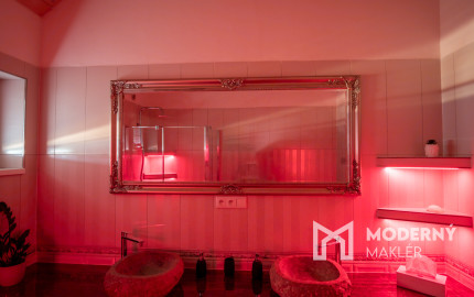 Na predaj exkluzívny rodinný dom s dvoj-garážou v podtatranskej obci Veľký Slavkov