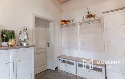 Na predaj exkluzívny rodinný dom s dvoj-garážou v podtatranskej obci Veľký Slavkov