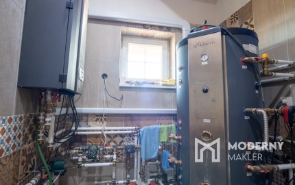 Na predaj exkluzívny rodinný dom s dvoj-garážou v podtatranskej obci Veľký Slavkov