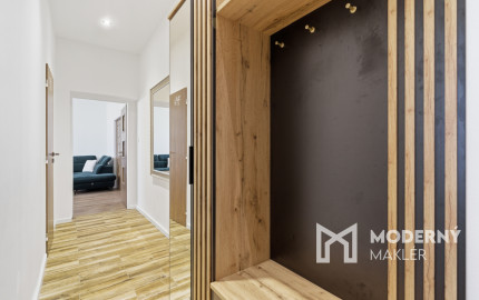 Na predaj 3-izbový byt s 2 balkónmi a 2 parkingami, Ružinov