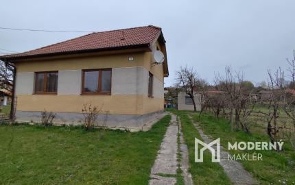 Na predaj čiastočne prerobený rodinný dom v obci Otrhánky