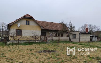 Na predaj čiastočne prerobený rodinný dom v obci Otrhánky