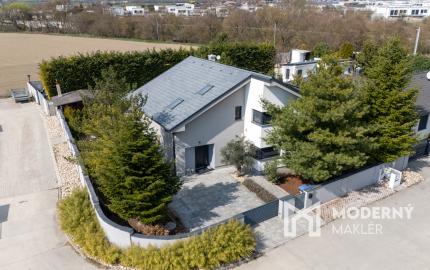 Na predaj výnimočný rodinný dom s bazénom v Dunajskej Lužnej