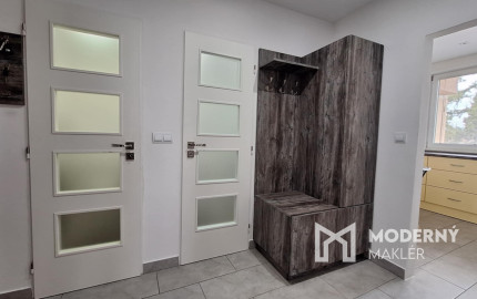 Na predaj čiastočne zariadený 2-izbový byt v Bánovciach nad Bebravou