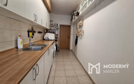 Na predaj čiastočne zariadený 2-izbový byt v Bánovciach nad Bebravou