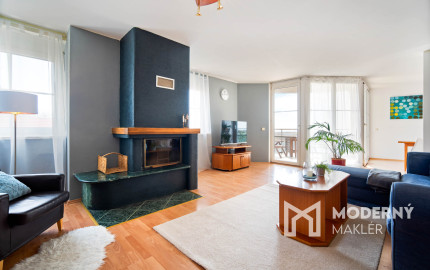 Na predaj reprezentatívny 6-izbový byt s garážou s výhľadom na Rakúsko